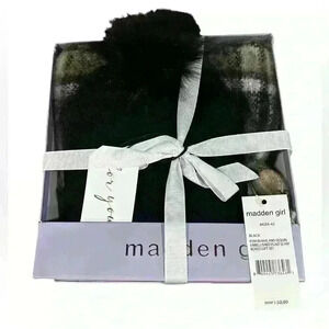 Madden Girl Beanie and Scarf set